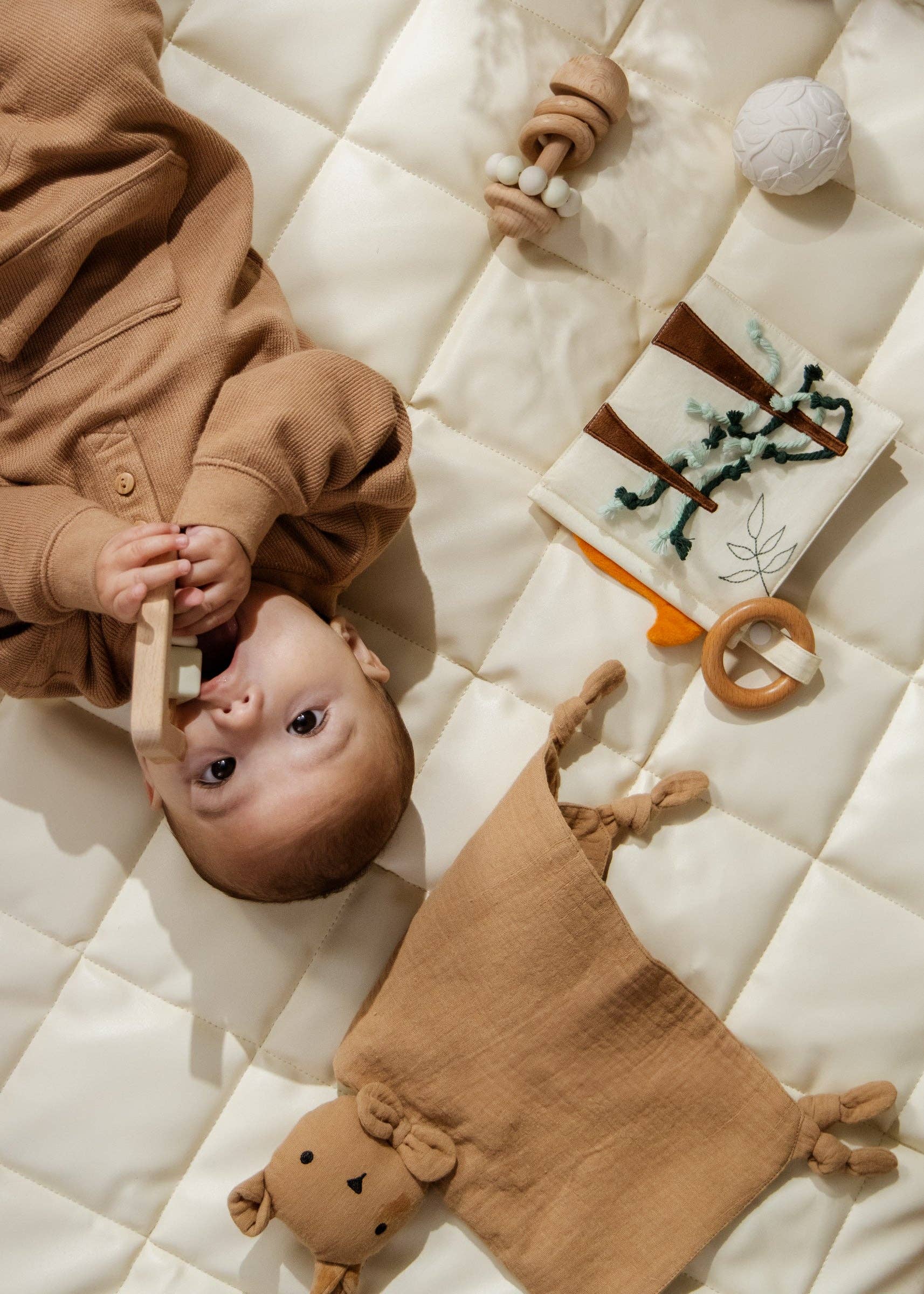 Baby First Toys Geschenkdoos | Met rammelaar, sensorisch boek en stapelspeelgoed