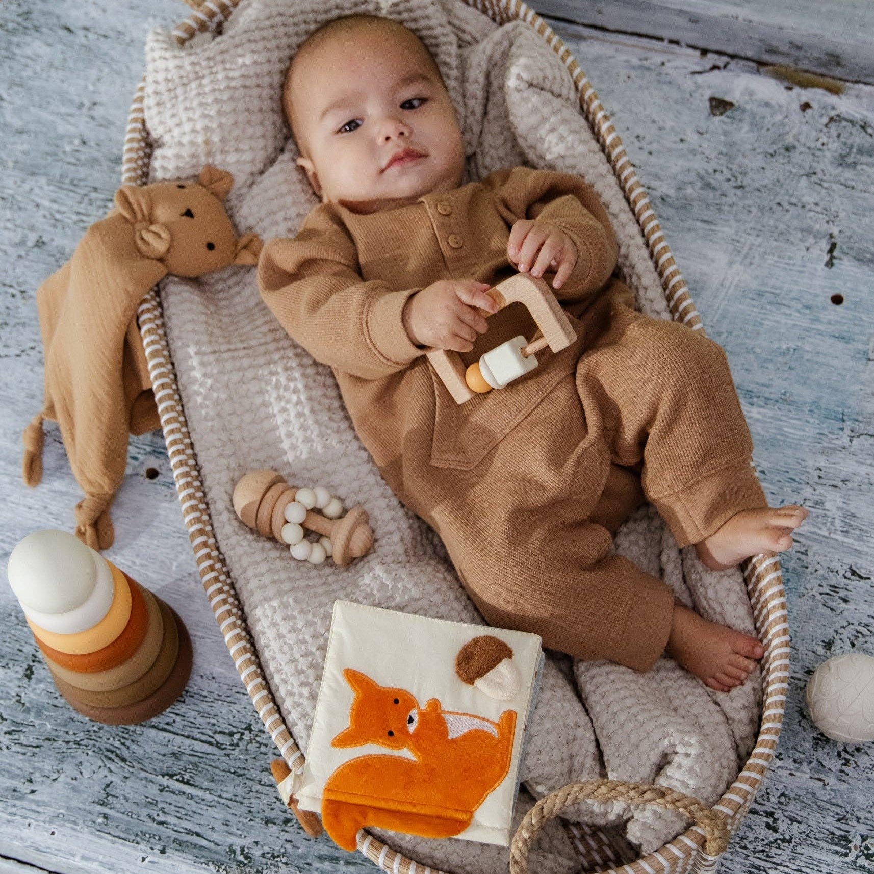 Baby First Toys Geschenkdoos | Met rammelaar, sensorisch boek en stapelspeelgoed