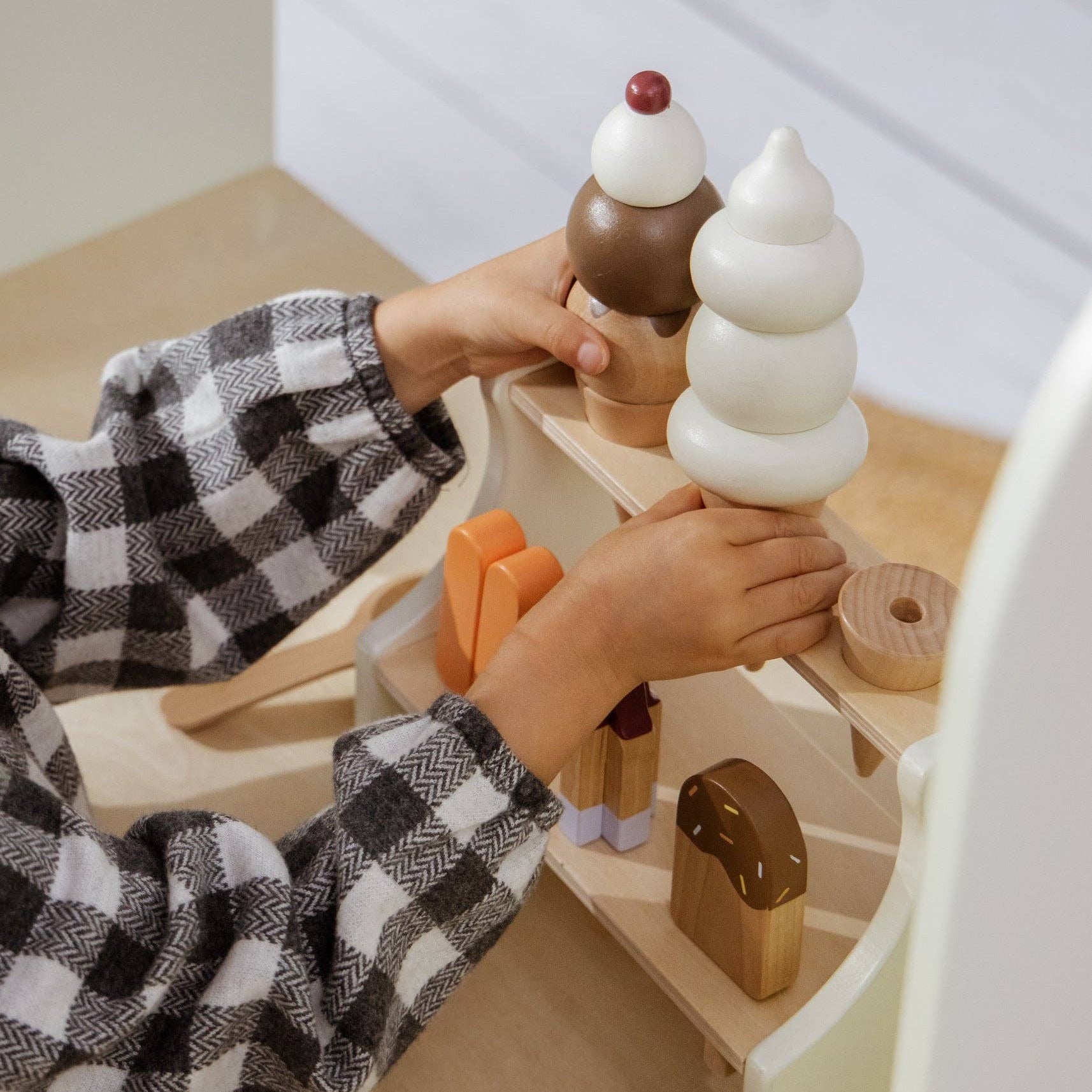 Houten IJskraam Speelset | Ijshoorntjes en ijslolly’s met standaard en lepel