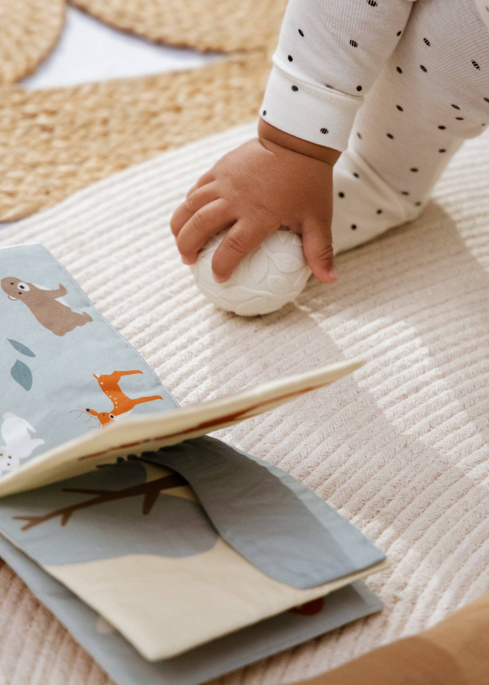 Baby First Toys Geschenkdoos | Met rammelaar, sensorisch boek en stapelspeelgoed